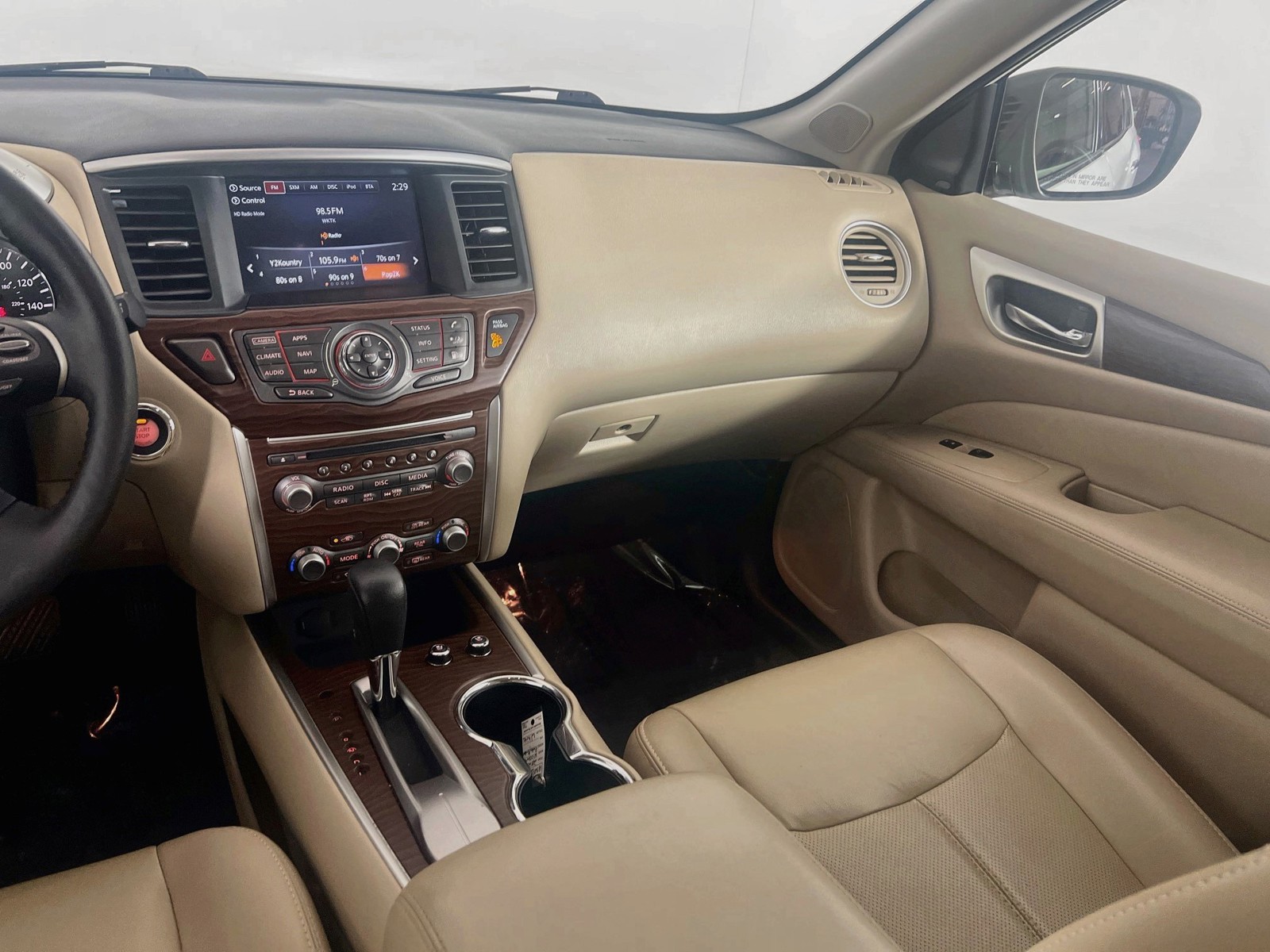 Used 2020 White Nissan Platinum image 16