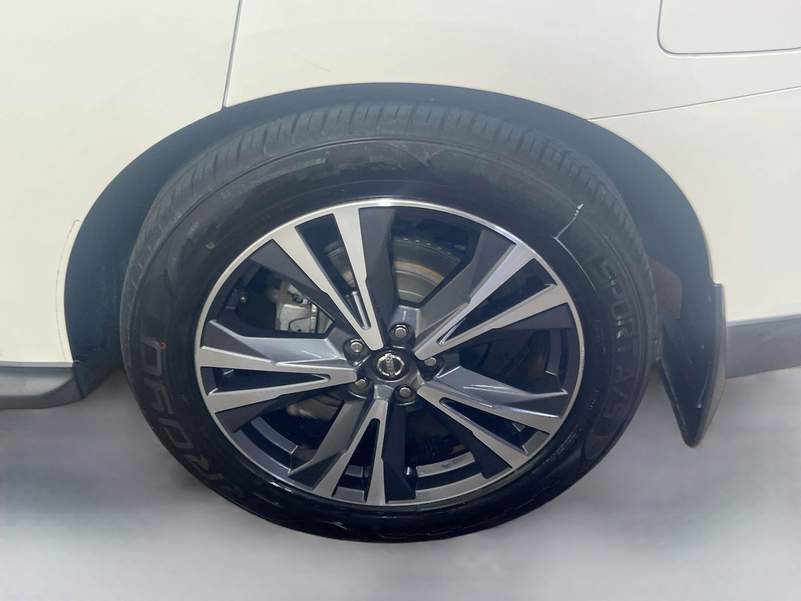 Used 2020 White Nissan Platinum image 23