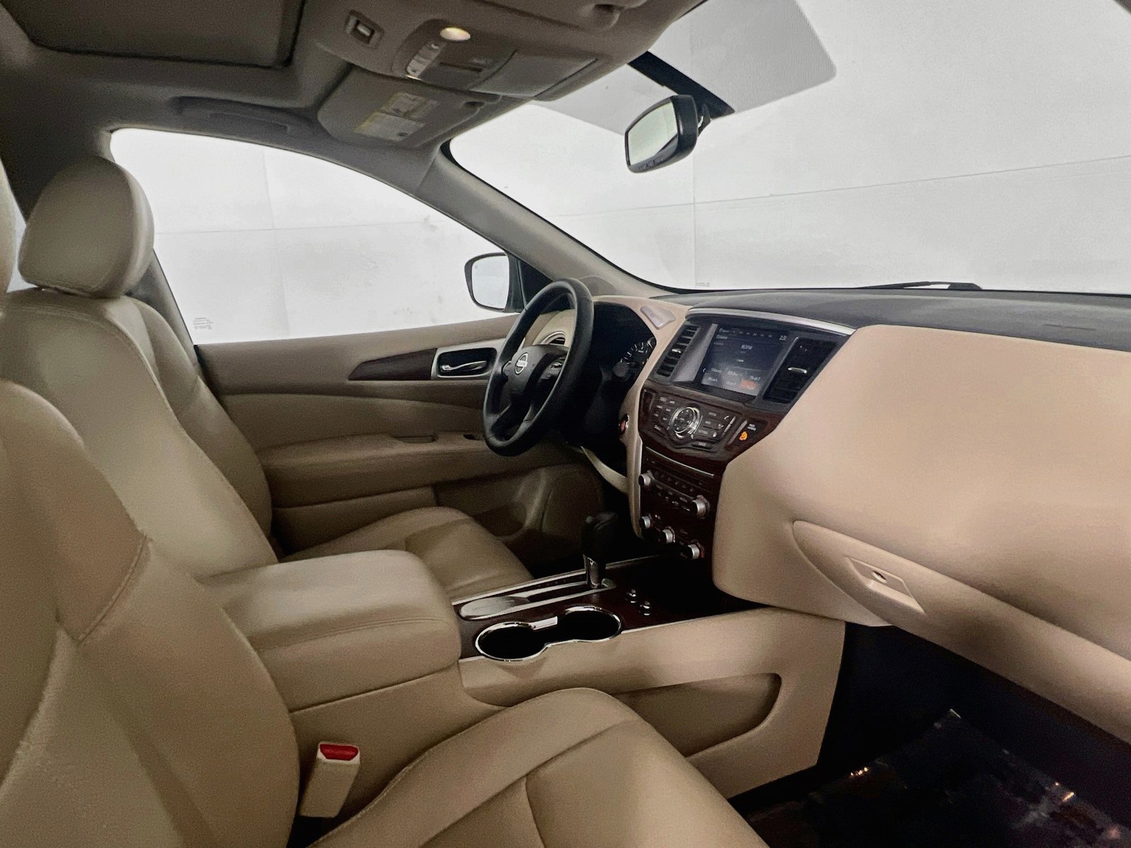Used 2020 White Nissan Platinum image 21