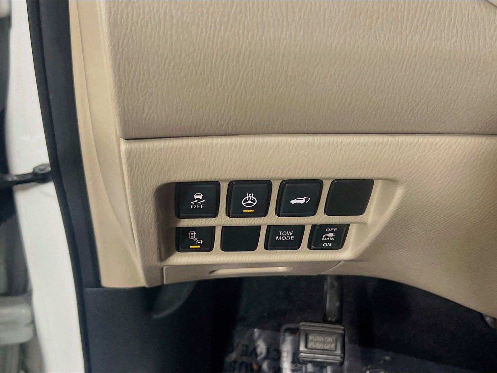 Used 2020 White Nissan Platinum image 8