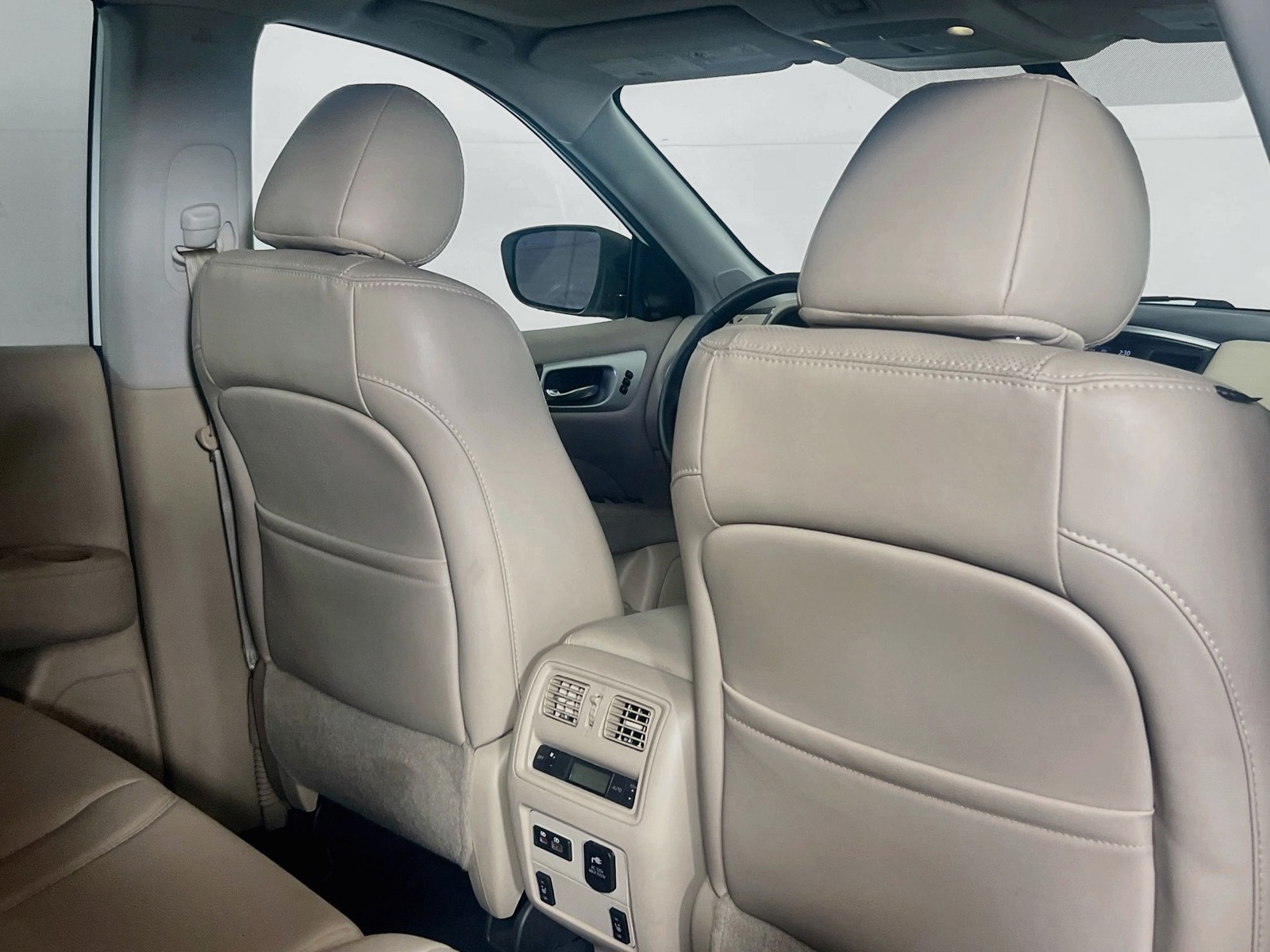 Used 2020 White Nissan Platinum image 20