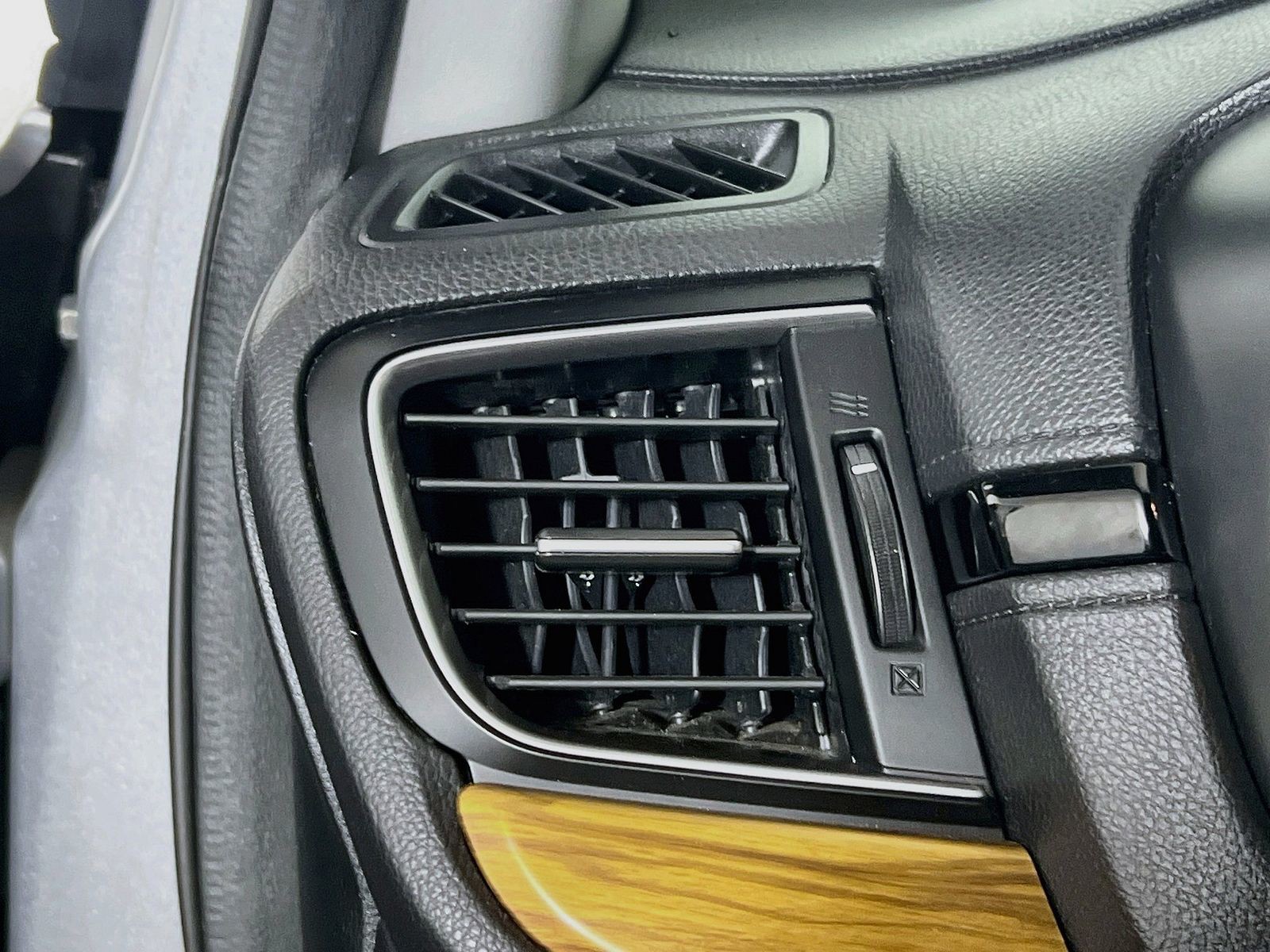 Used 2020  Honda EX image 9