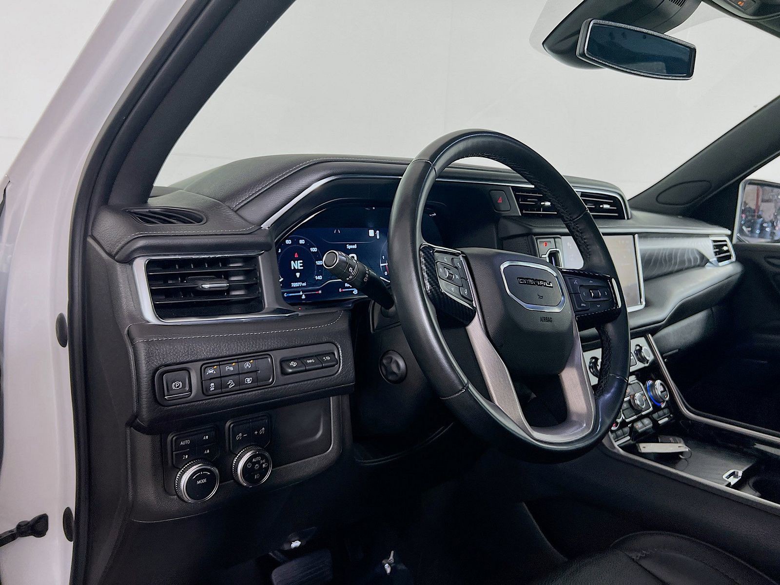 2023 GMC Yukon Denali - Photo 9