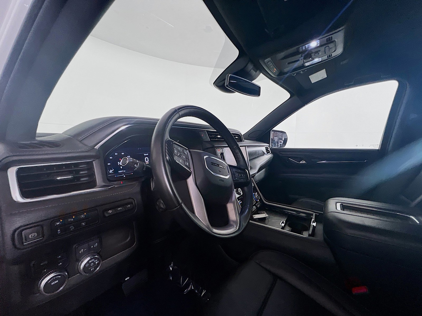 2023 GMC Yukon Denali - Photo 17