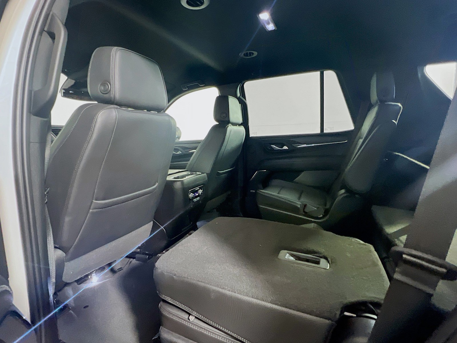 2023 GMC Yukon Denali - Photo 18