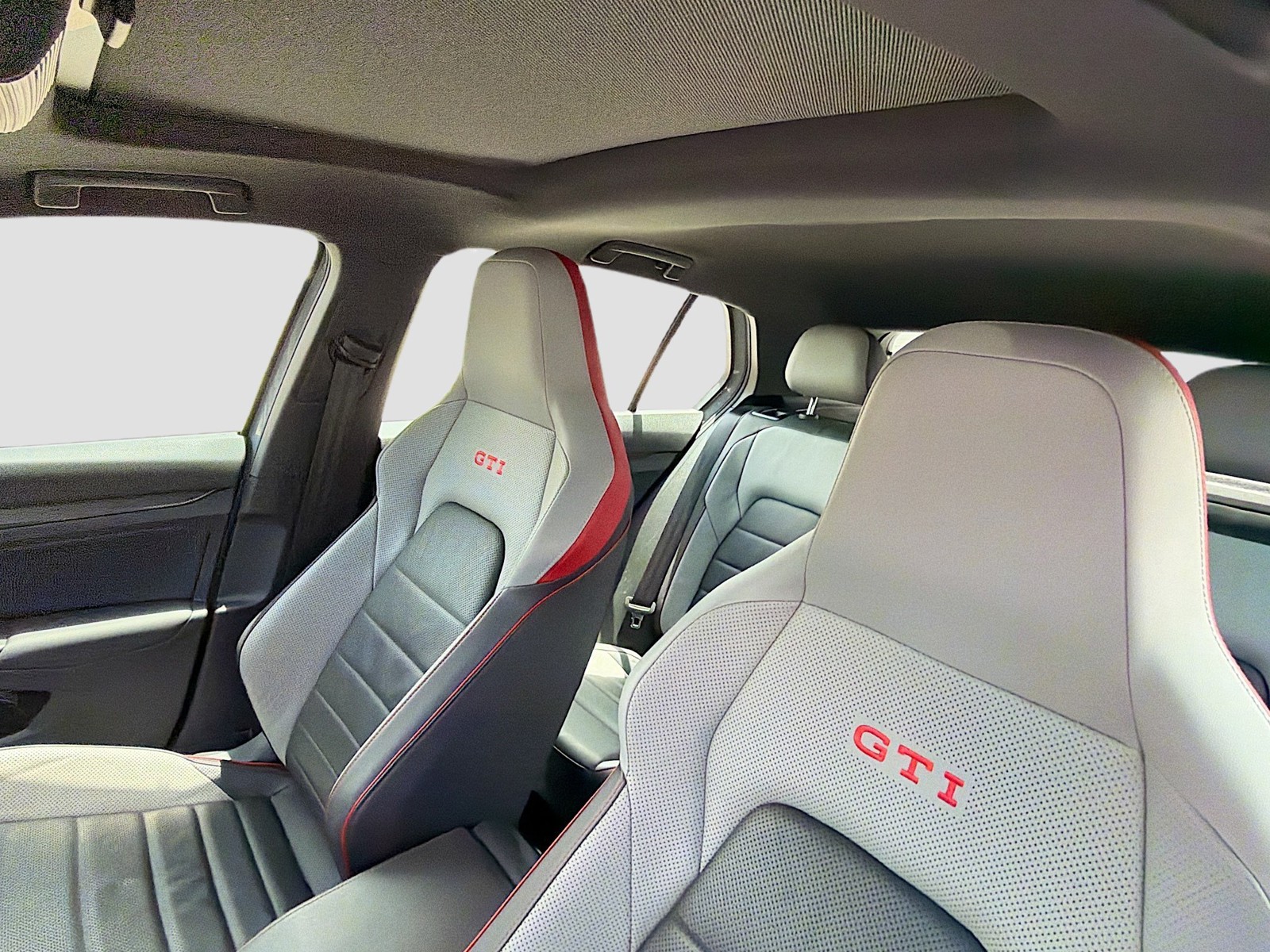 Used 2024 Moonstone Gray Volkswagen SE image 26