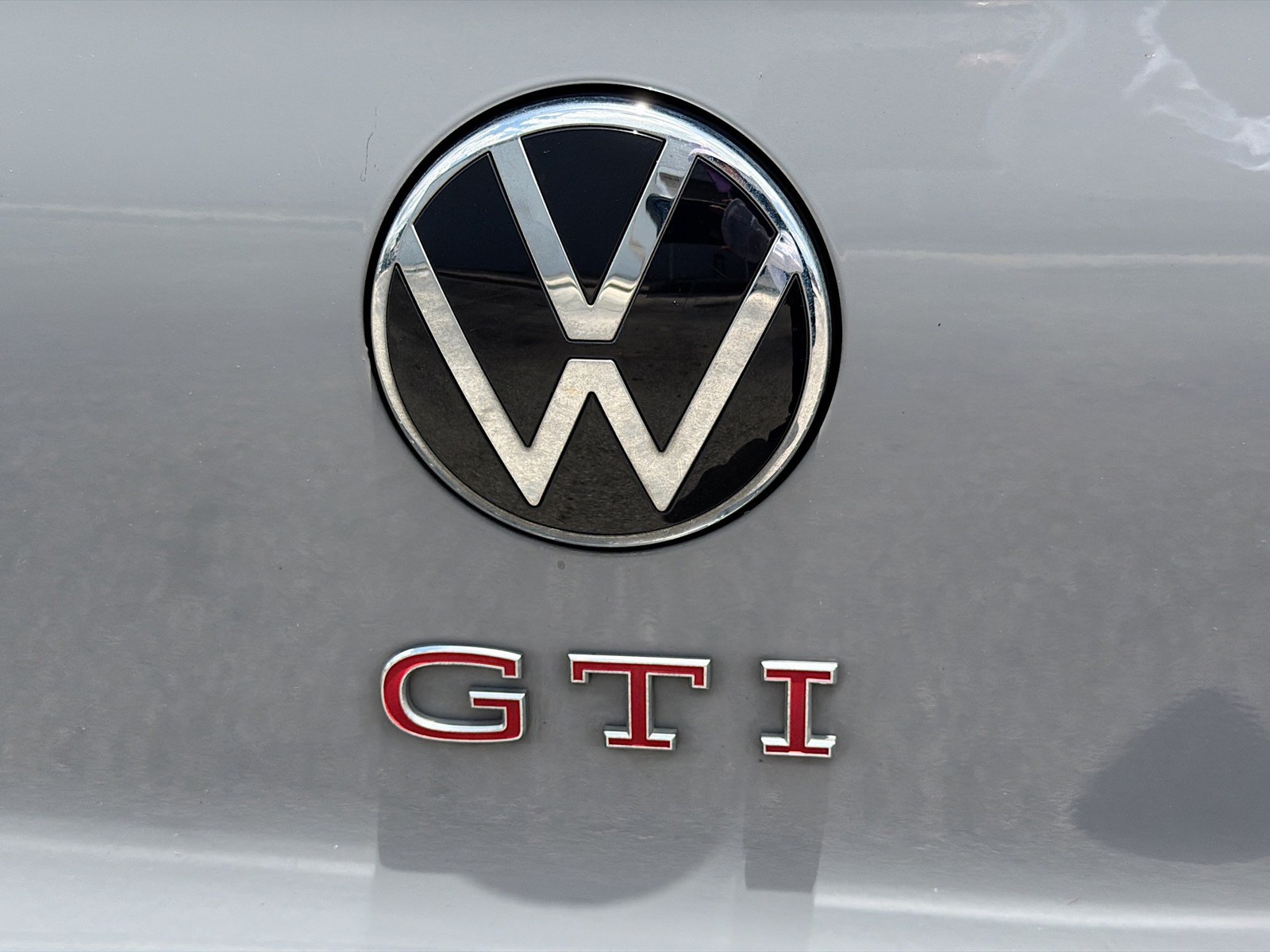 Used 2024 Moonstone Gray Volkswagen SE image 11
