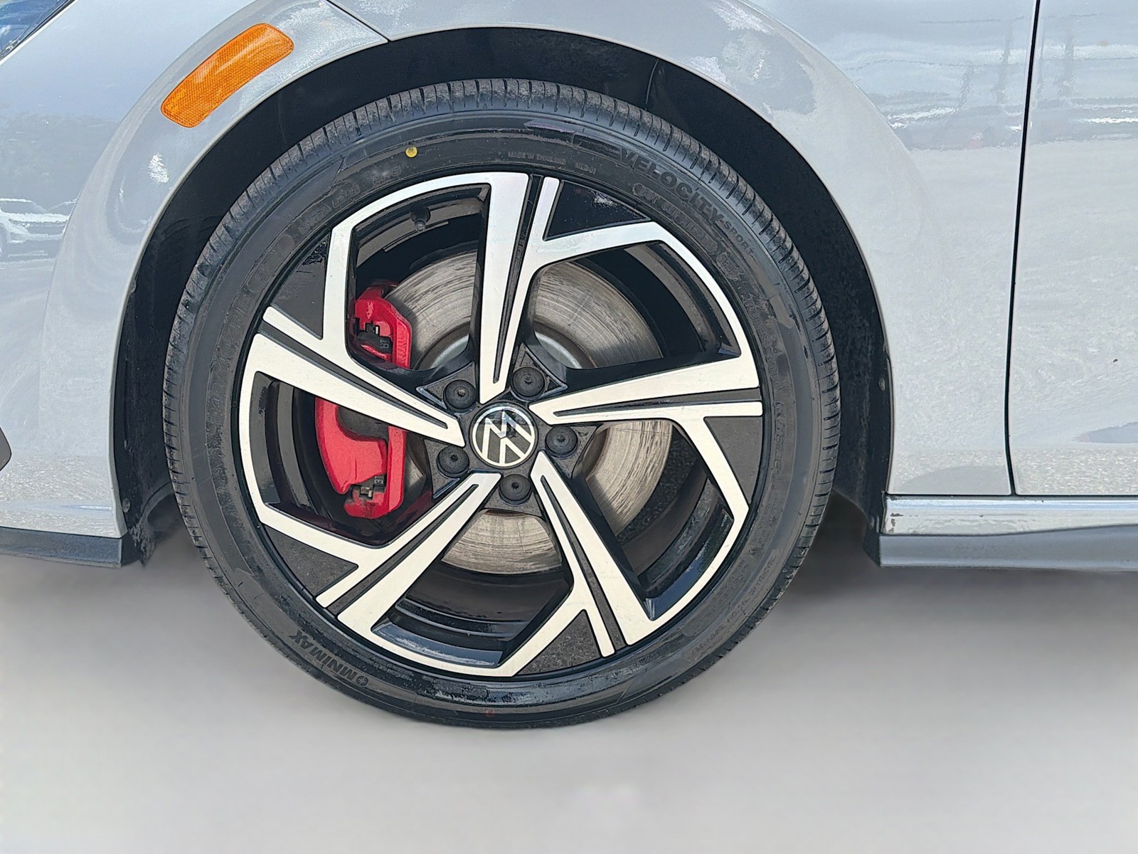 Used 2024 Moonstone Gray Volkswagen SE image 40
