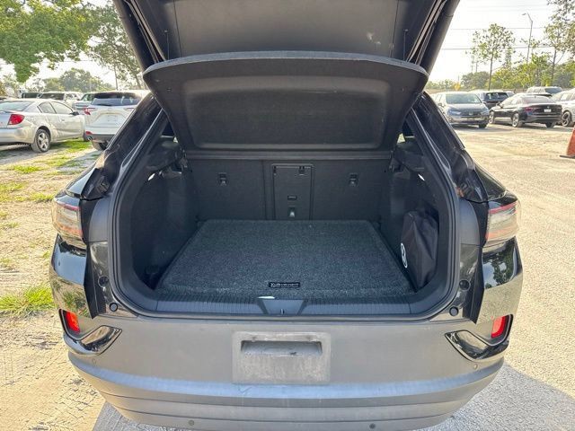 Certified Used 2023 Deep Black Pearl Volkswagen Pro S image 7
