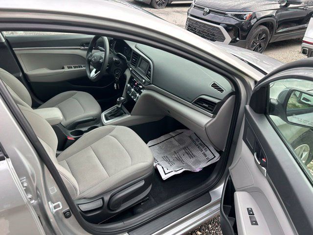 Used 2020 Stellar Silver Hyundai SE image 9