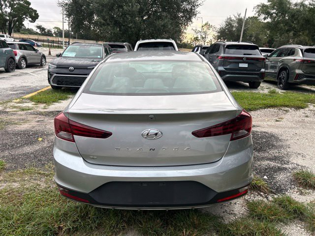 Used 2020 Stellar Silver Hyundai SE image 17