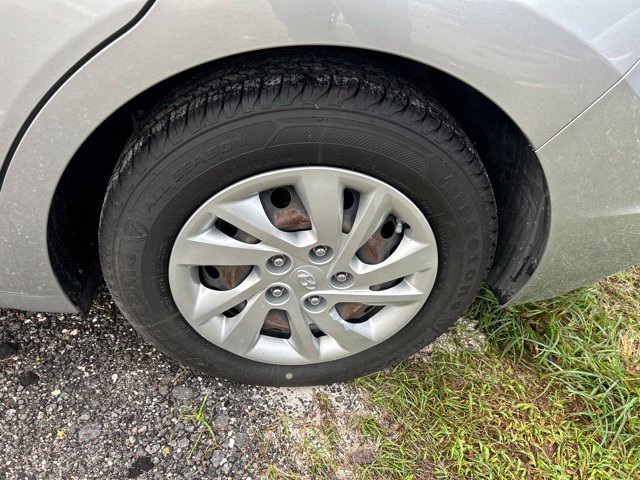 Used 2020 Stellar Silver Hyundai SE image 20