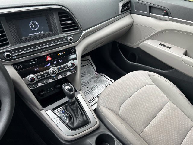 Used 2020 Stellar Silver Hyundai SE image 11