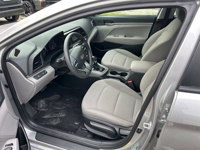Used 2020 Stellar Silver Hyundai SE image 5