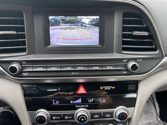 Used 2020 Stellar Silver Hyundai SE image 13
