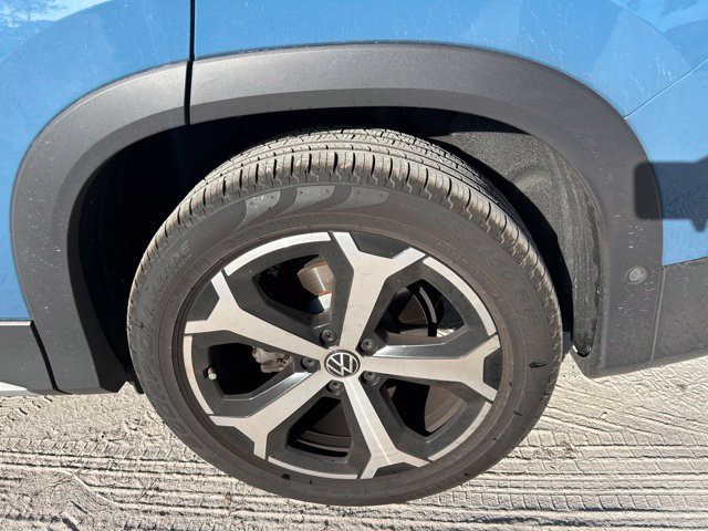 Used 2026 Monterey Blue Pearl Volkswagen SE image 21