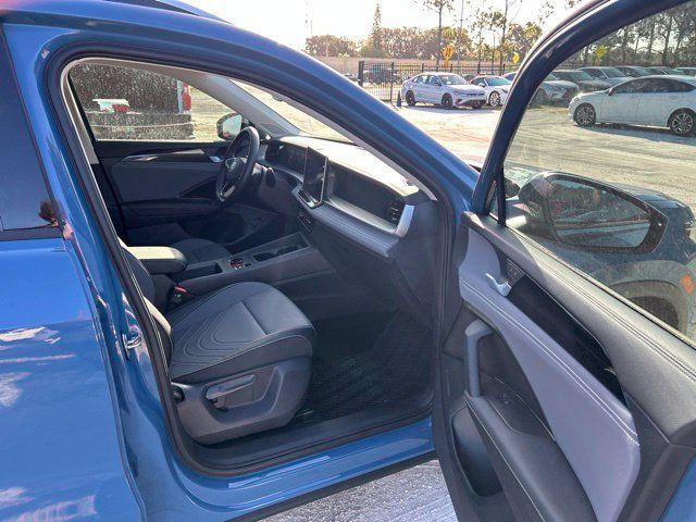 Used 2026 Monterey Blue Pearl Volkswagen SE image 9