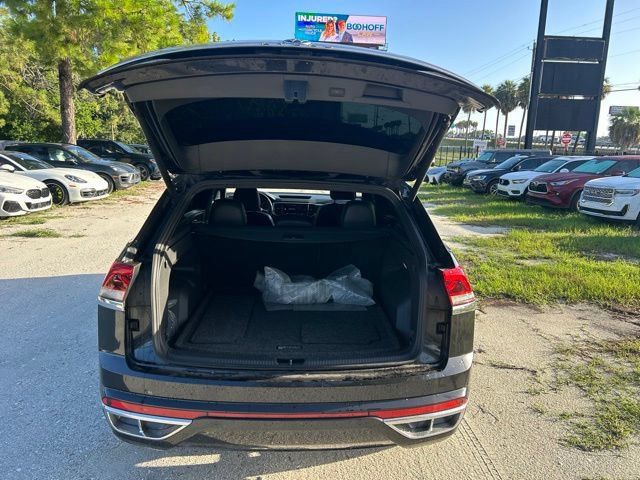 Used 2021 Deep Black Pearl Volkswagen 3.6L V6 SE w/Technology R-Line image 7