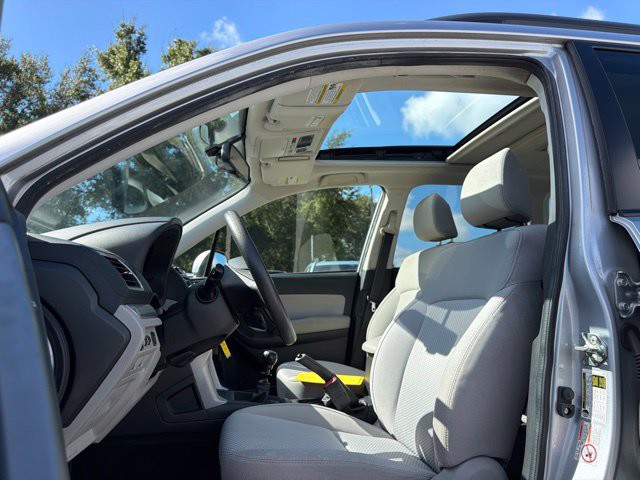 Used 2016 Ice Silver Metallic Subaru 2.5i Premium image 7