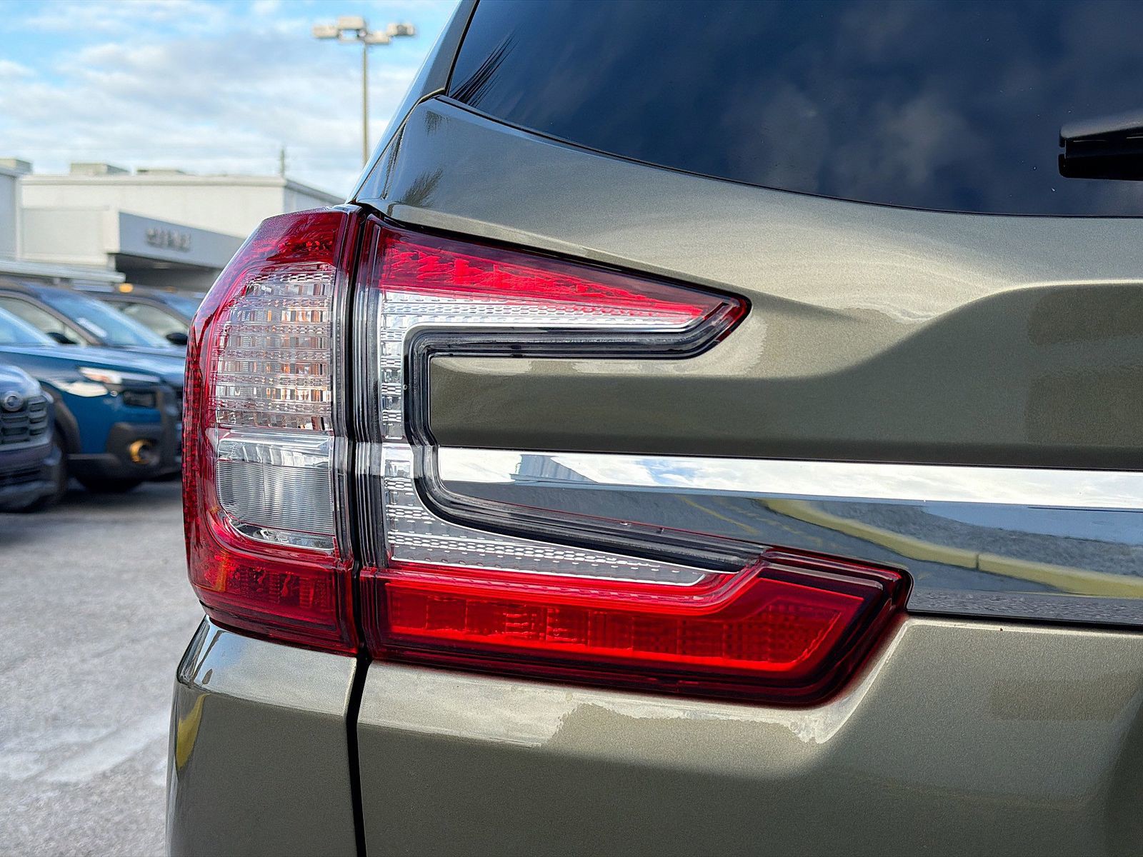 New 2026 Autumn Green Metallic Subaru Limited image 10