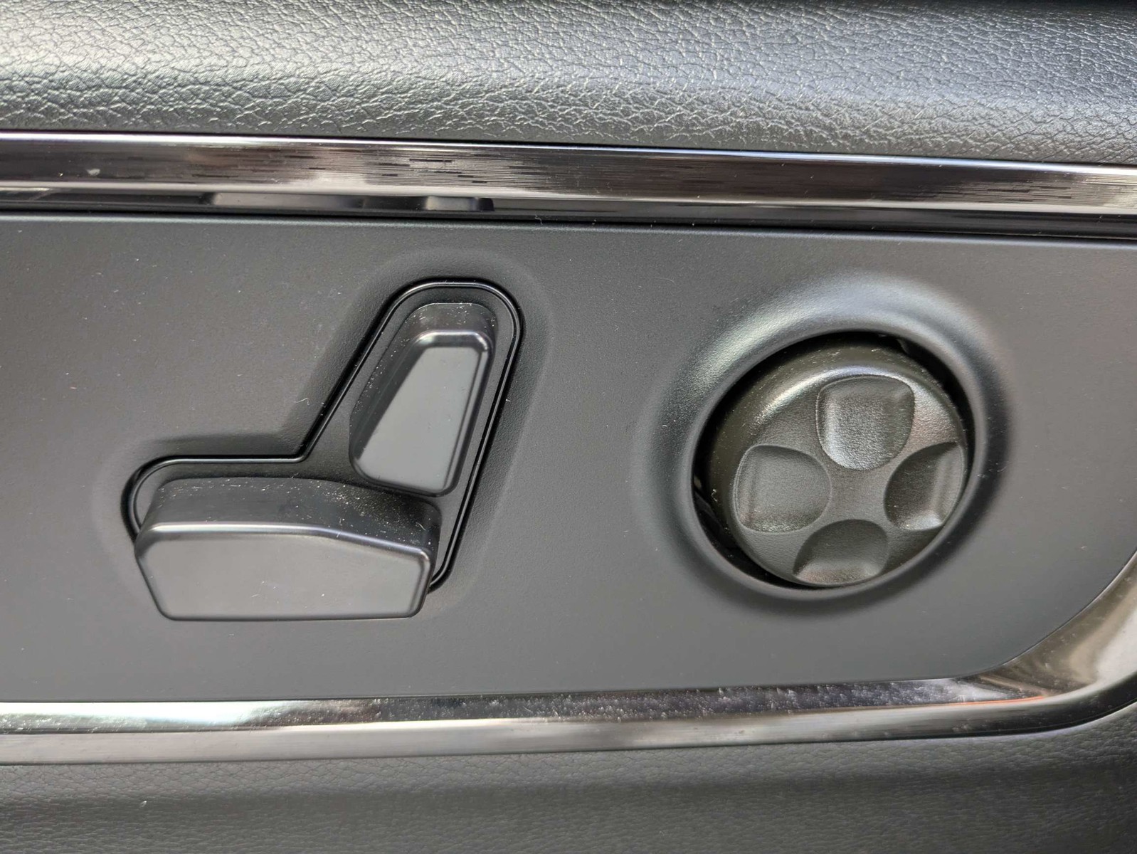 Used 2025 Silver Ram Limited image 22