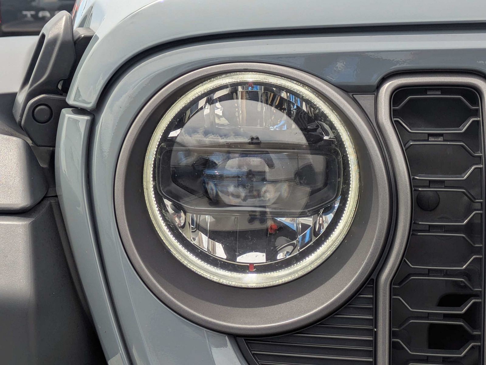 Certified Used 2026 Gray Jeep Mojave image 9