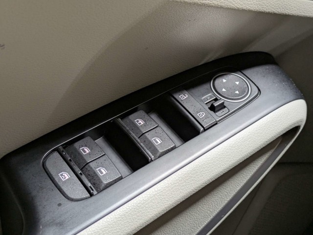 Used 2020 Black Kia LX image 22
