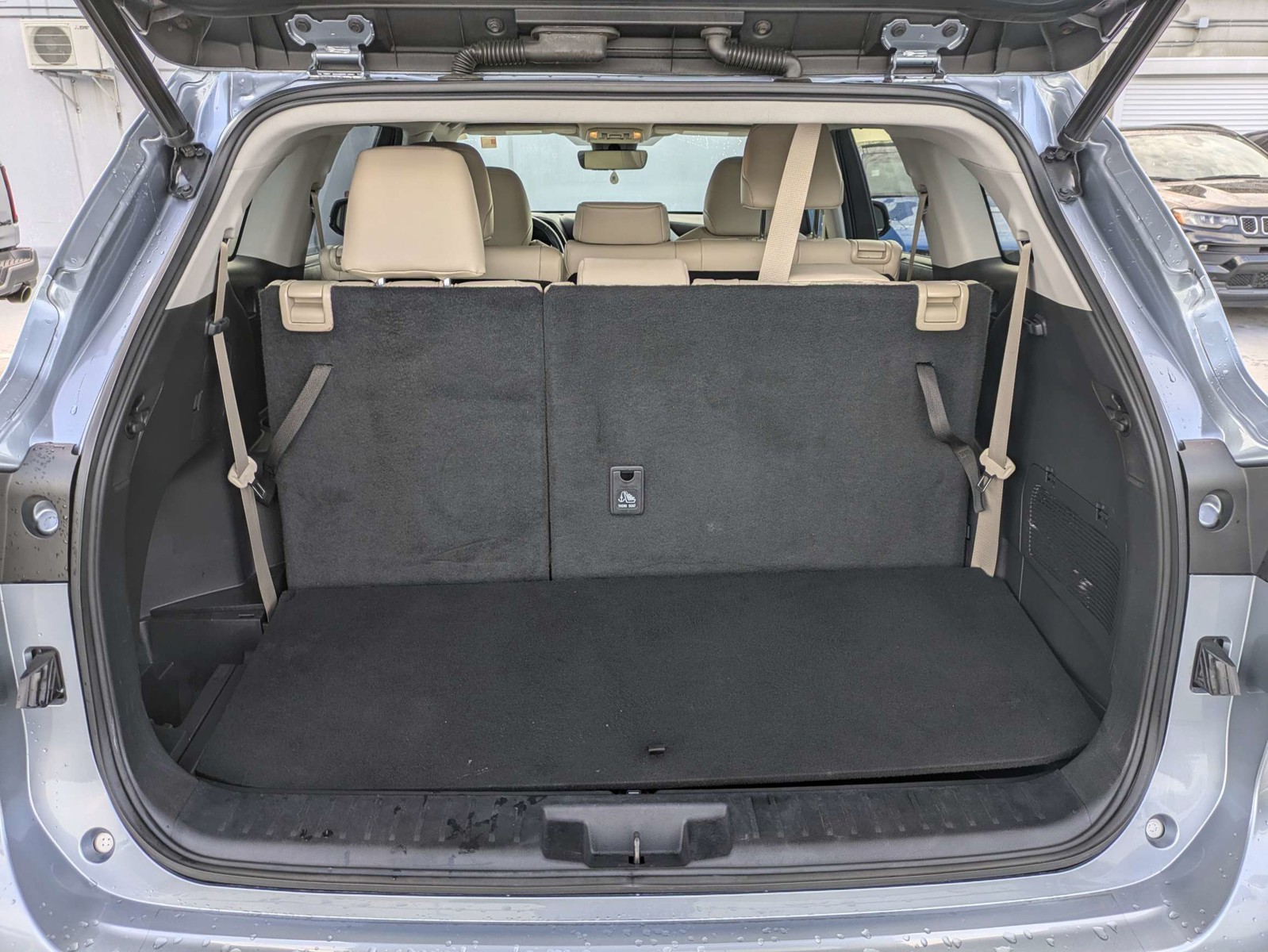 Used 2021  Toyota XLE image 11