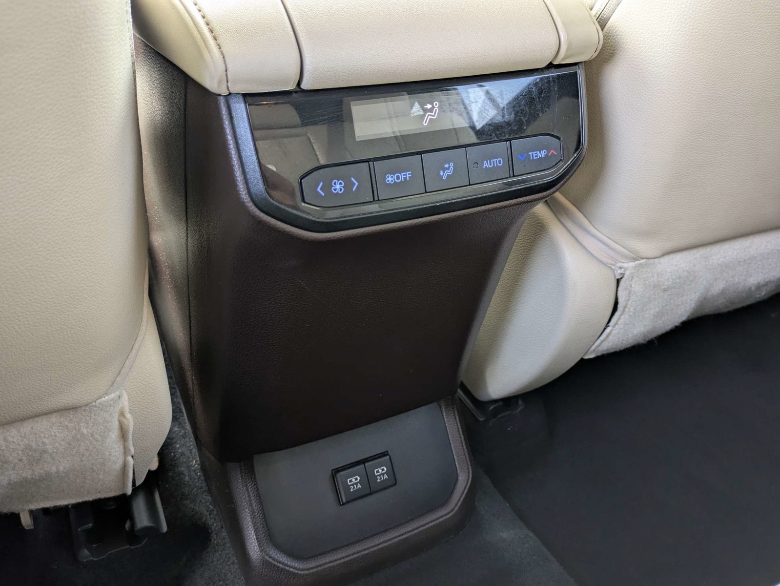 Used 2021  Toyota XLE image 14