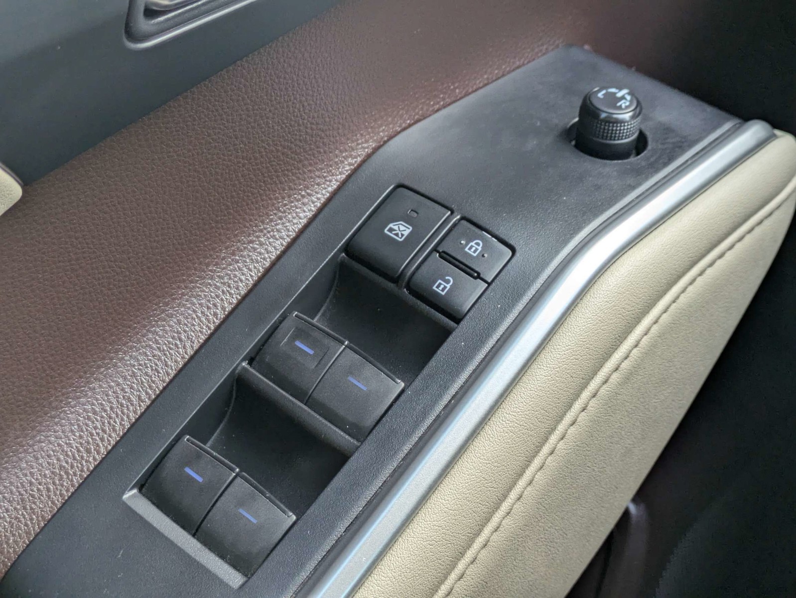 Used 2021  Toyota XLE image 24