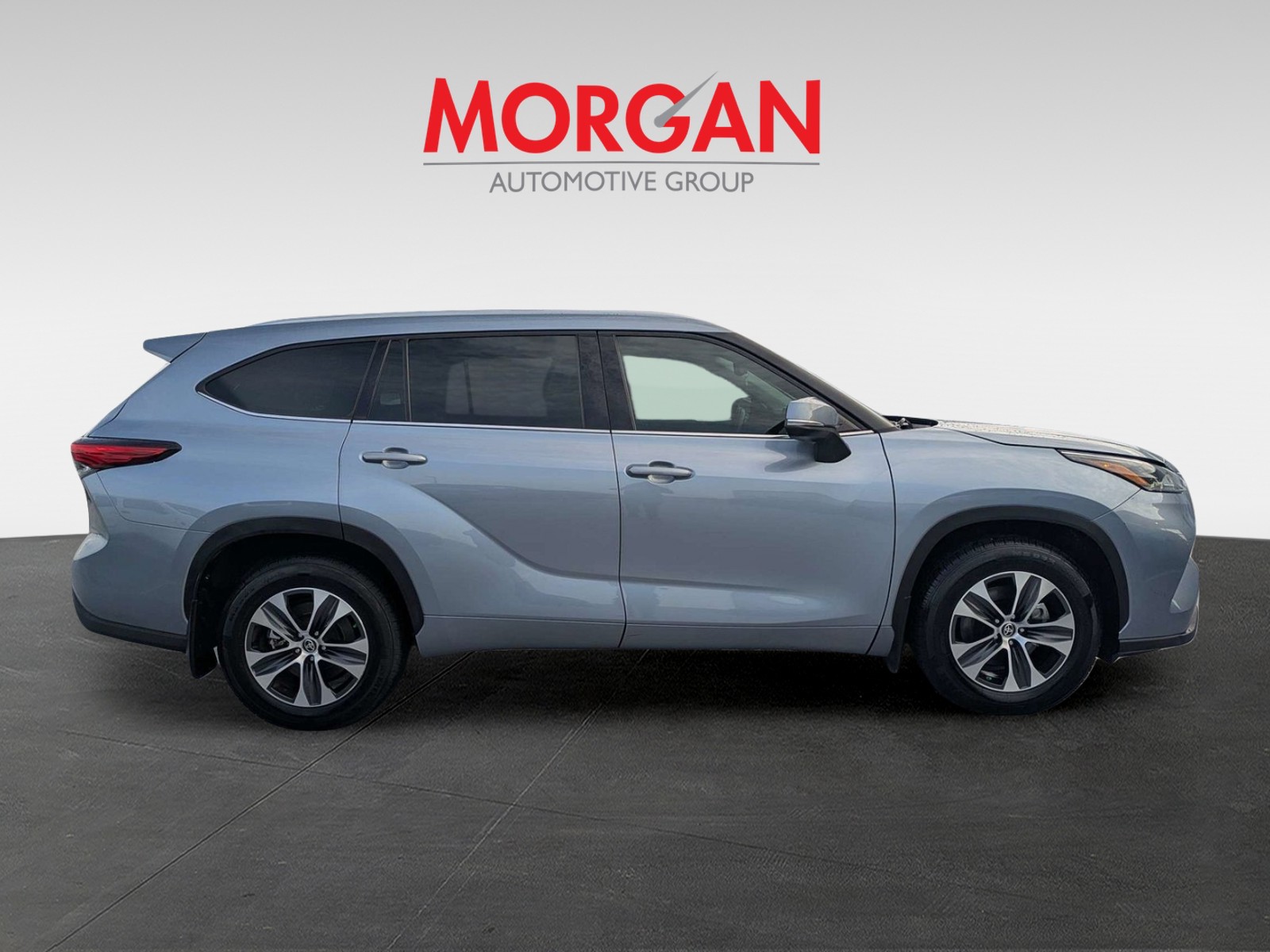 Used 2021  Toyota XLE image 2