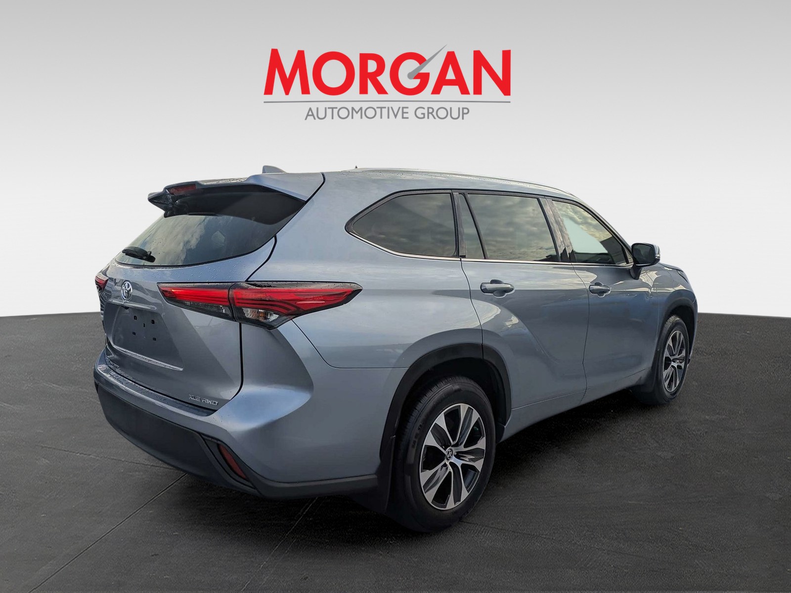 Used 2021  Toyota XLE image 3