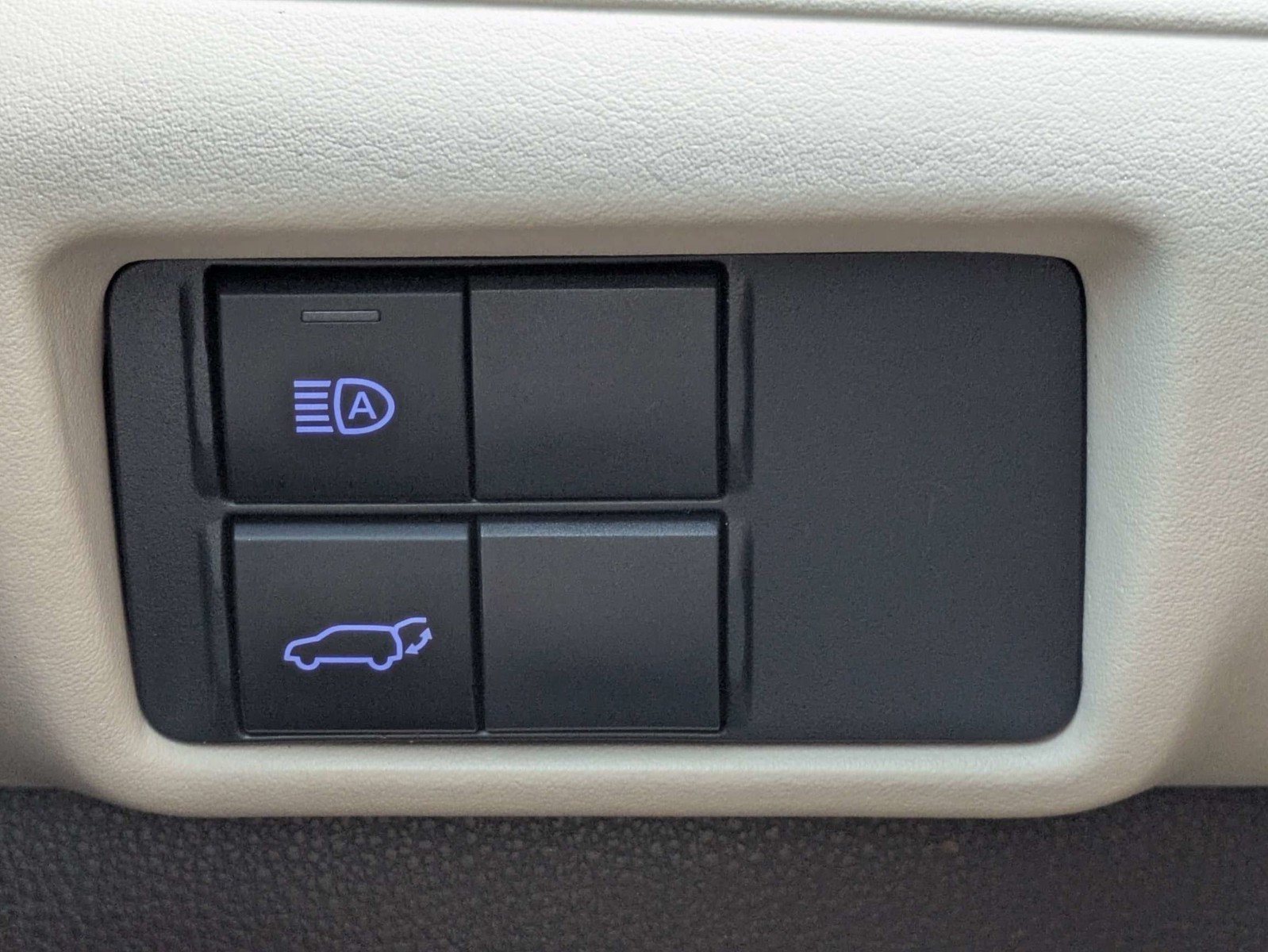 Used 2021  Toyota XLE image 25