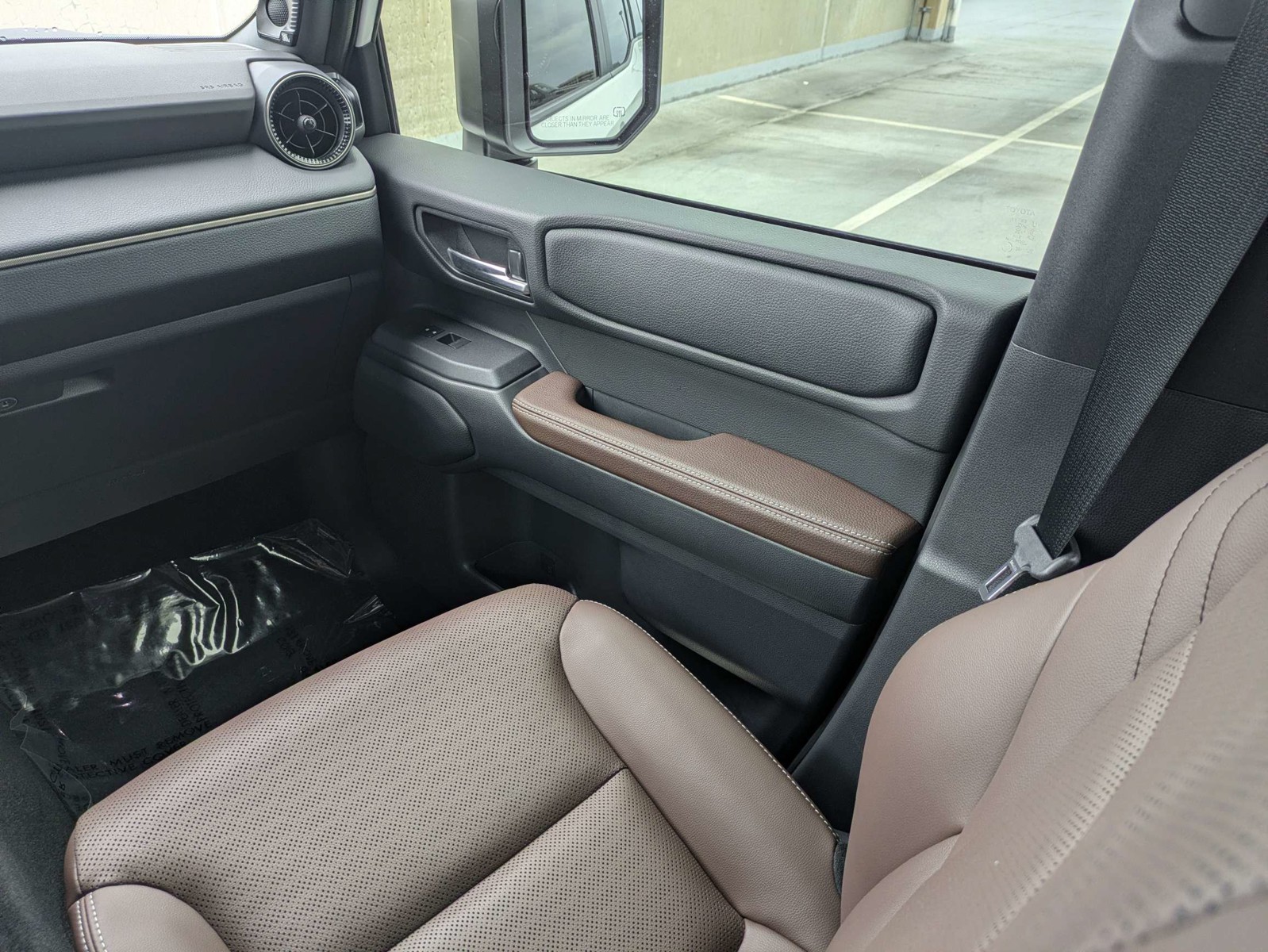 Used 2027 White Toyota Base image 18