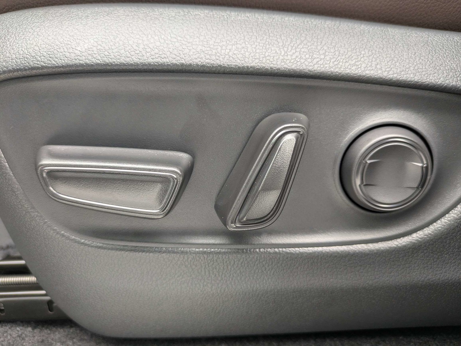 Used 2027 White Toyota Base image 21