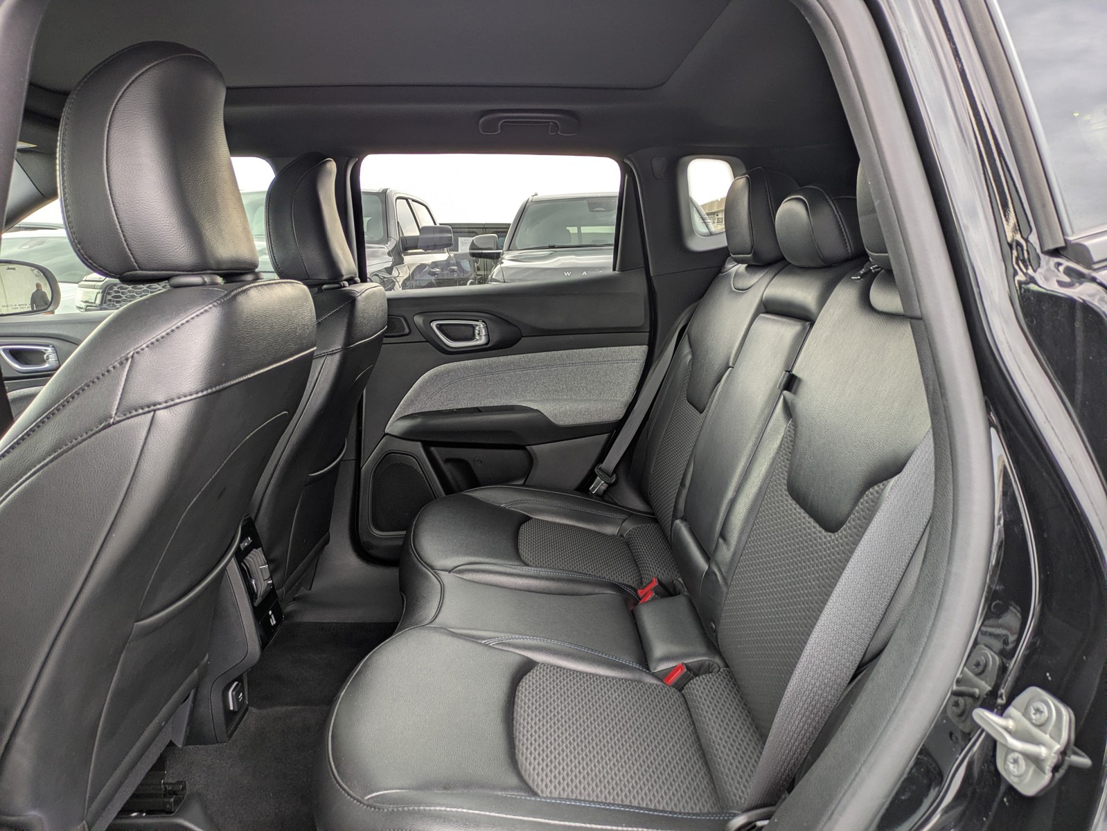 Used 2023 Black Jeep Latitude image 14