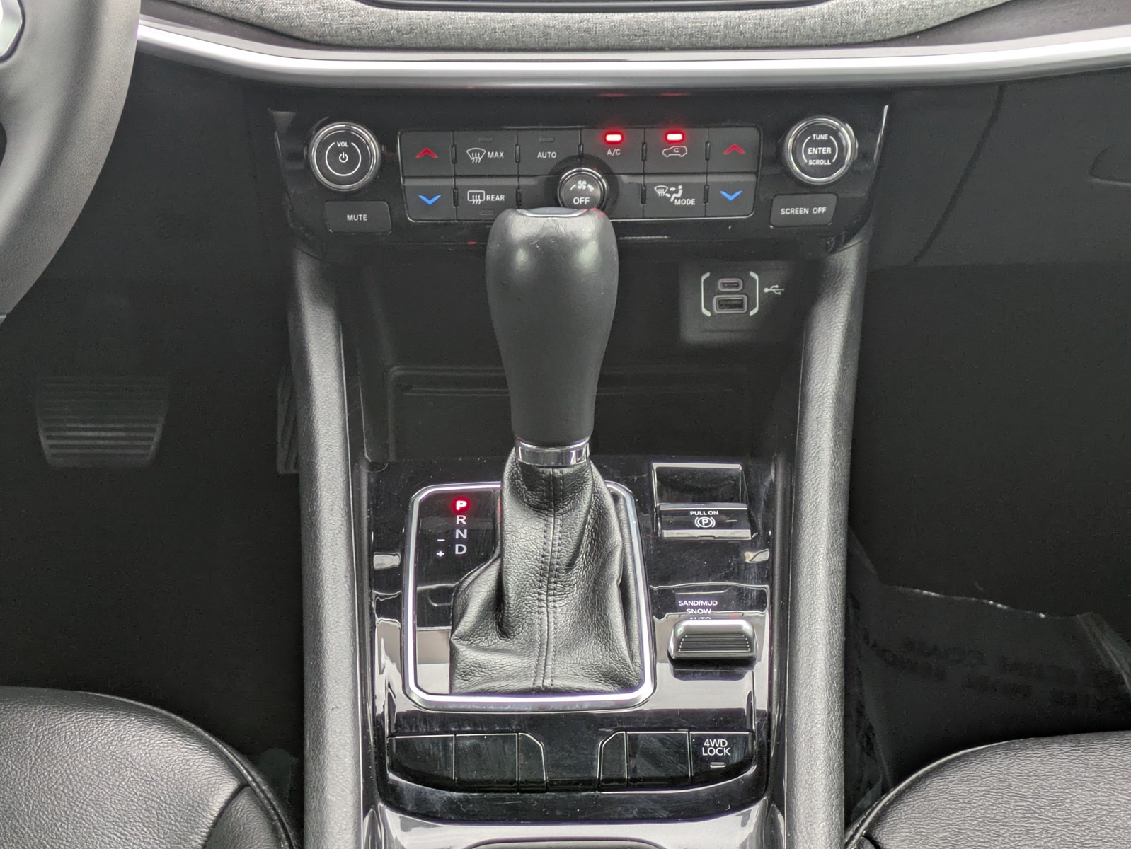Used 2023 Black Jeep Latitude image 20