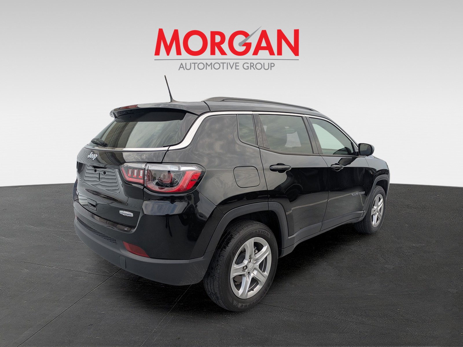 Used 2023 Black Jeep Latitude image 3