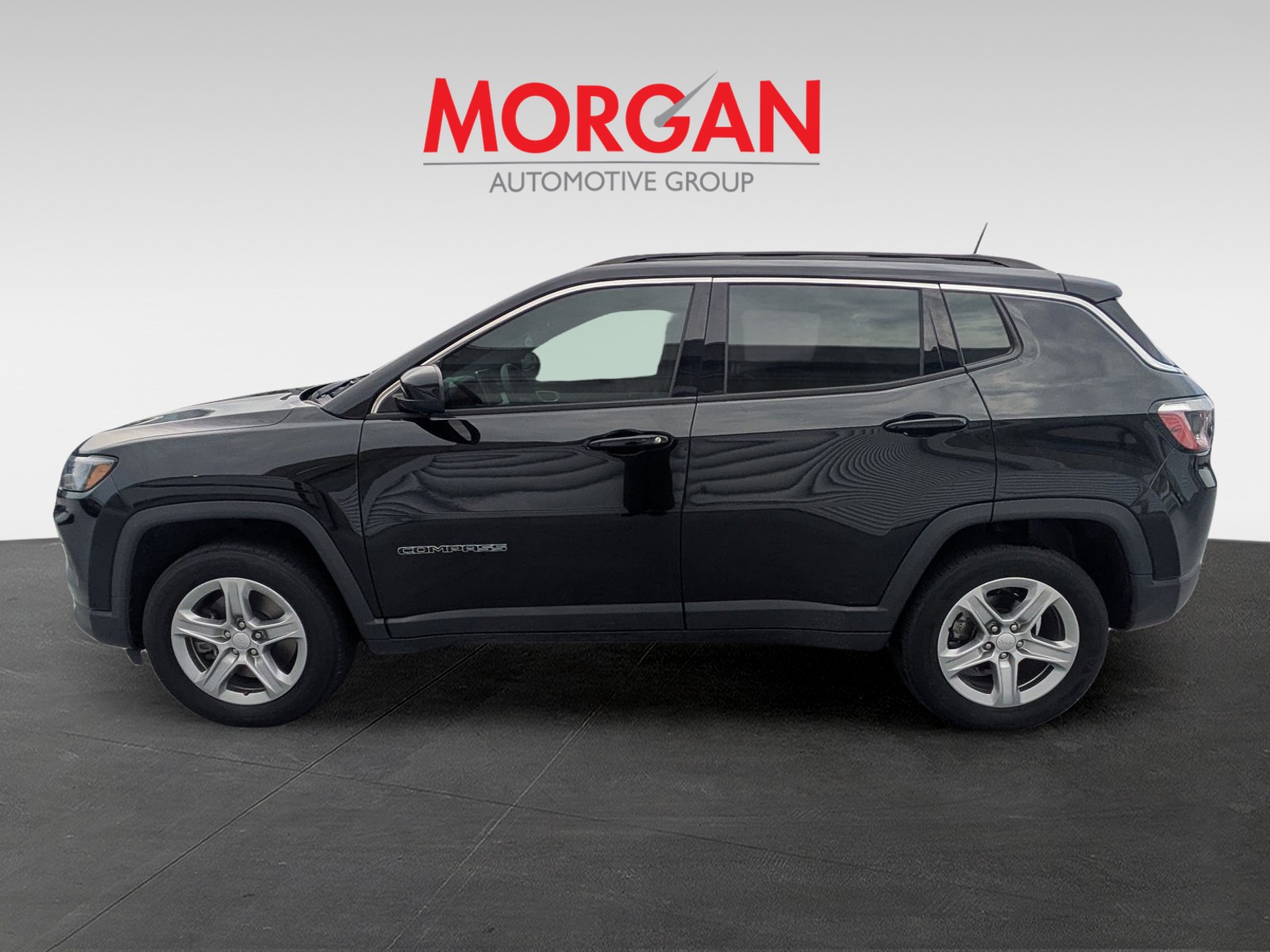 Used 2023 Black Jeep Latitude image 6