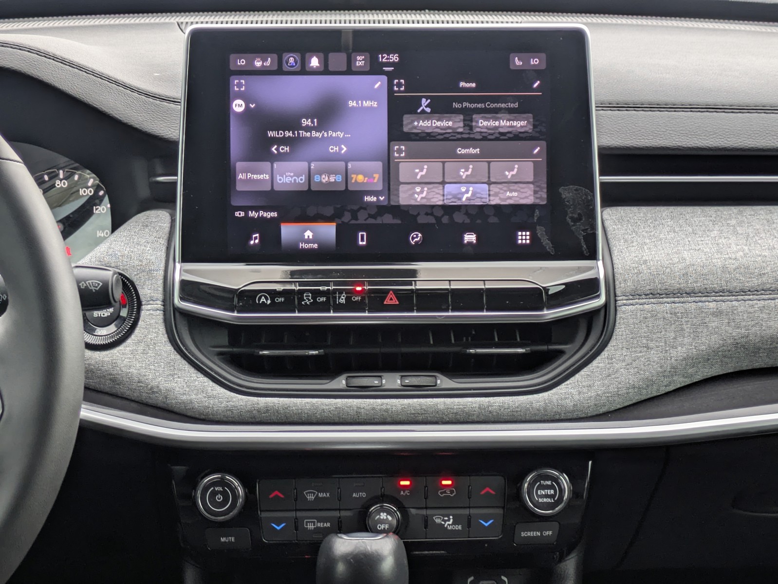 Used 2023 Black Jeep Latitude image 19