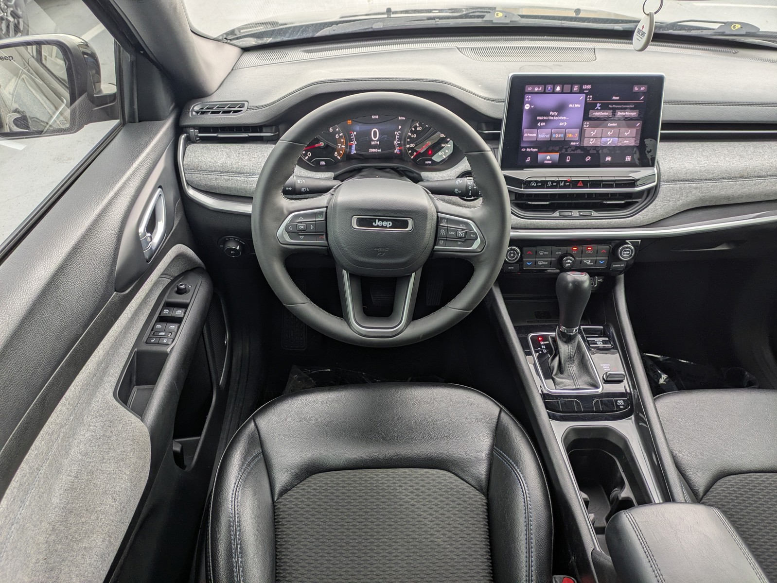 Used 2023 Black Jeep Latitude image 17