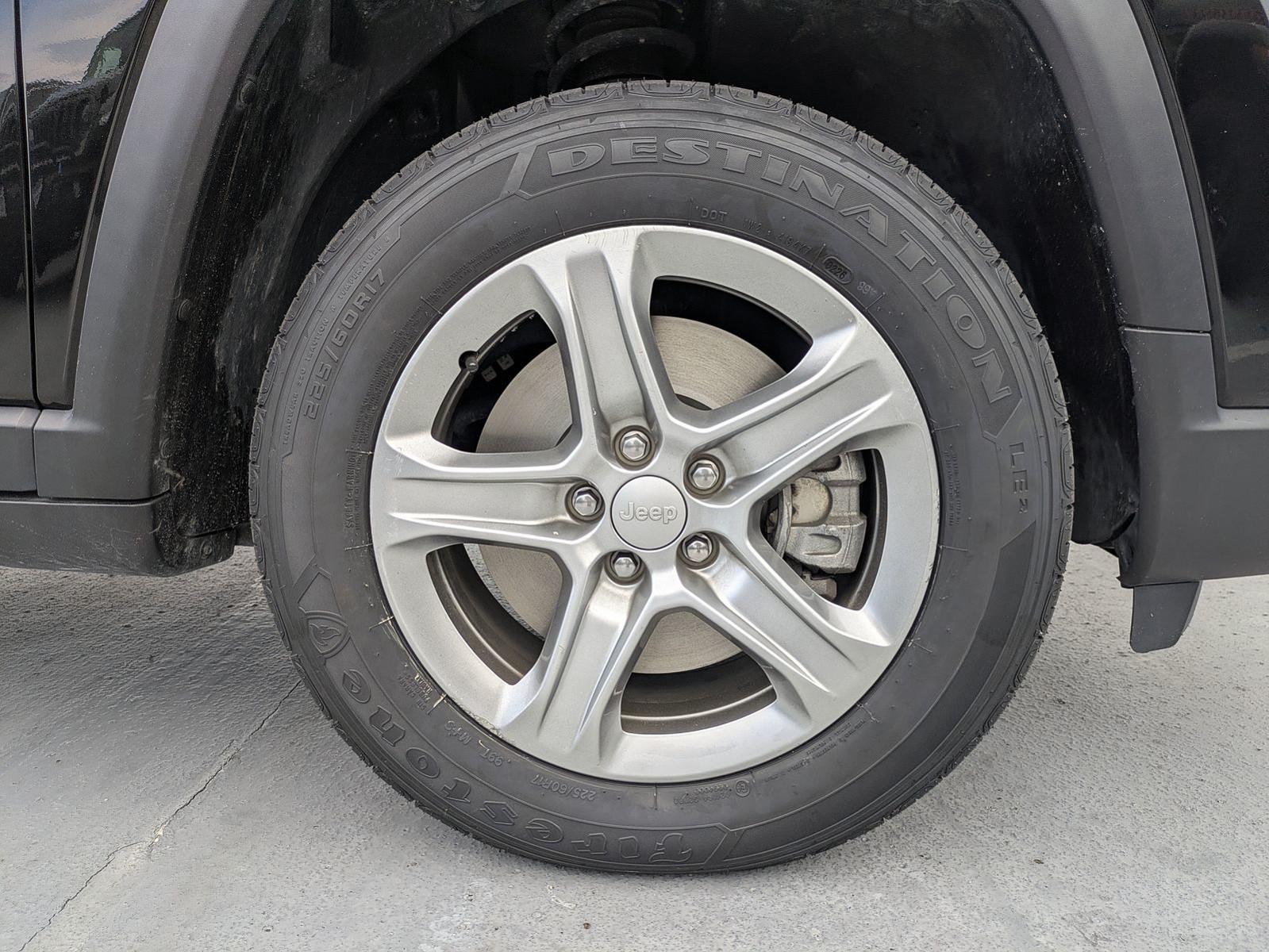 Used 2023 Black Jeep Latitude image 10