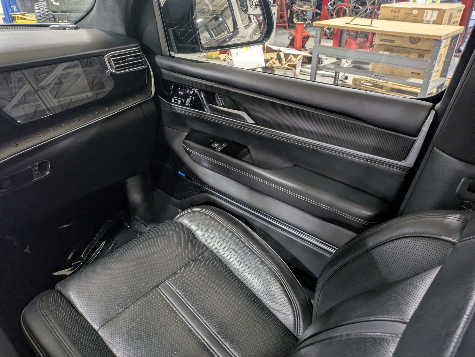 Certified Used 2024 White Jeep Series II image 18