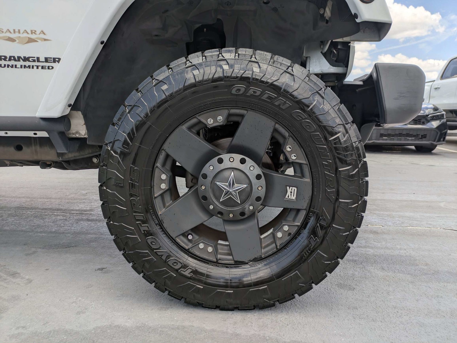Used 2013 White Jeep Unlimited Sahara image 11