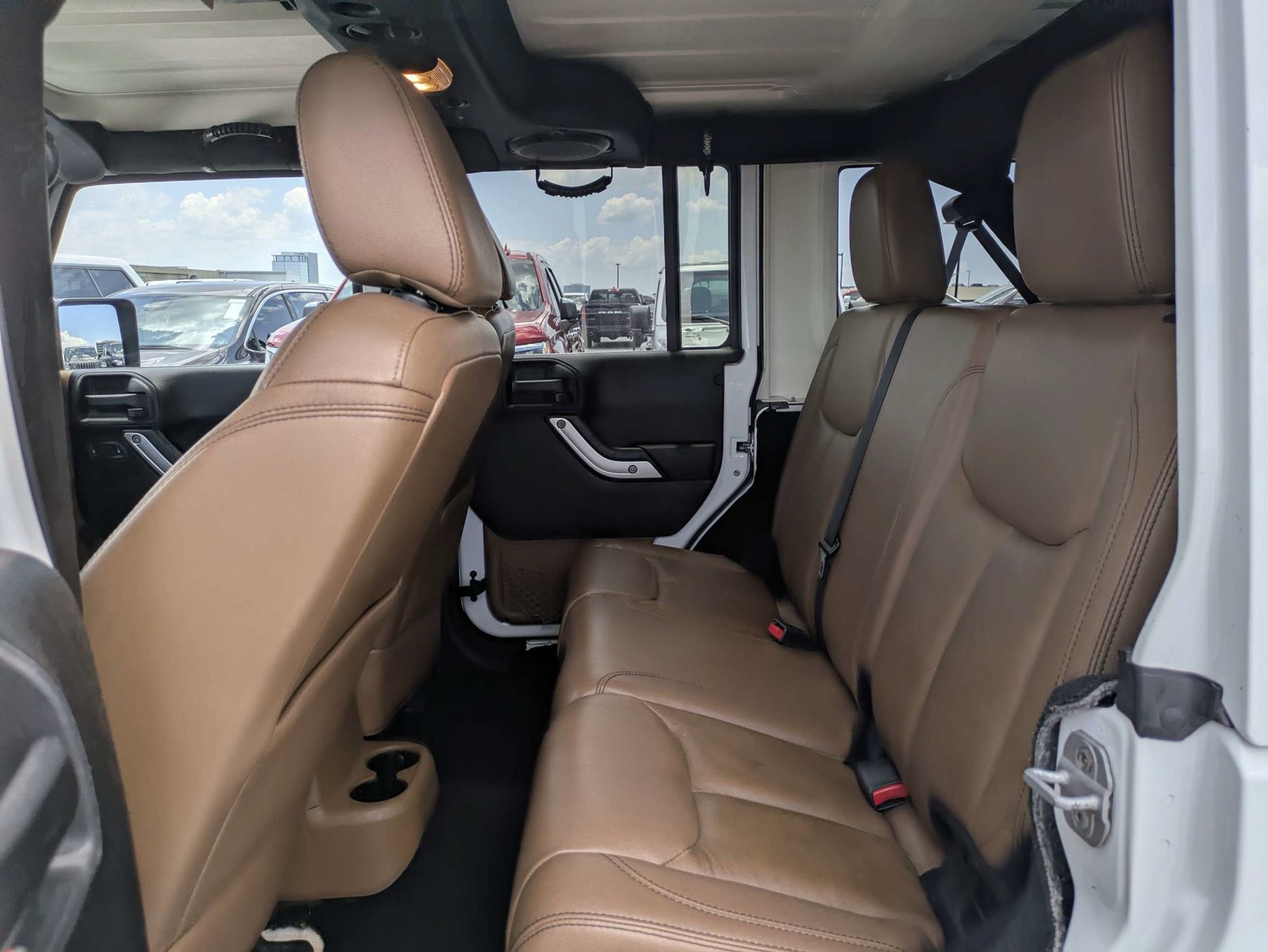 Used 2013 White Jeep Unlimited Sahara image 14