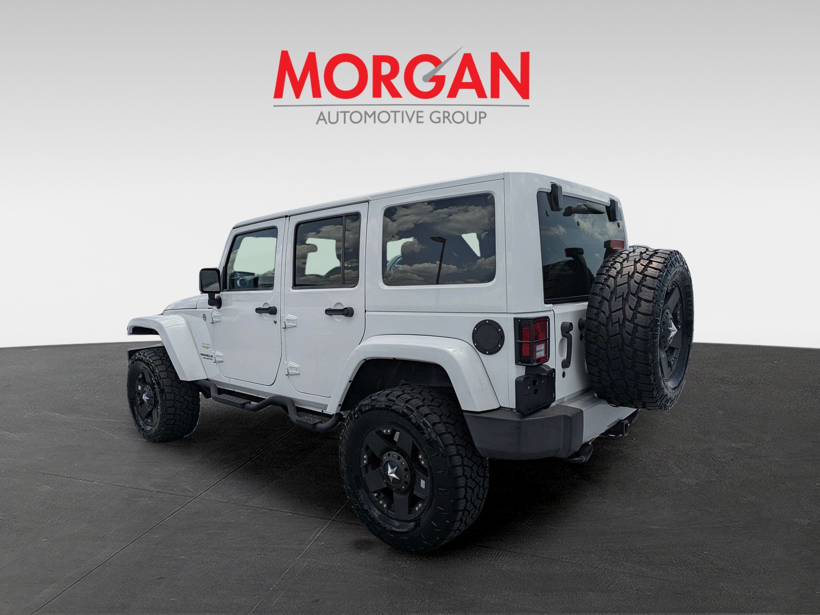 Used 2013 White Jeep Unlimited Sahara image 5