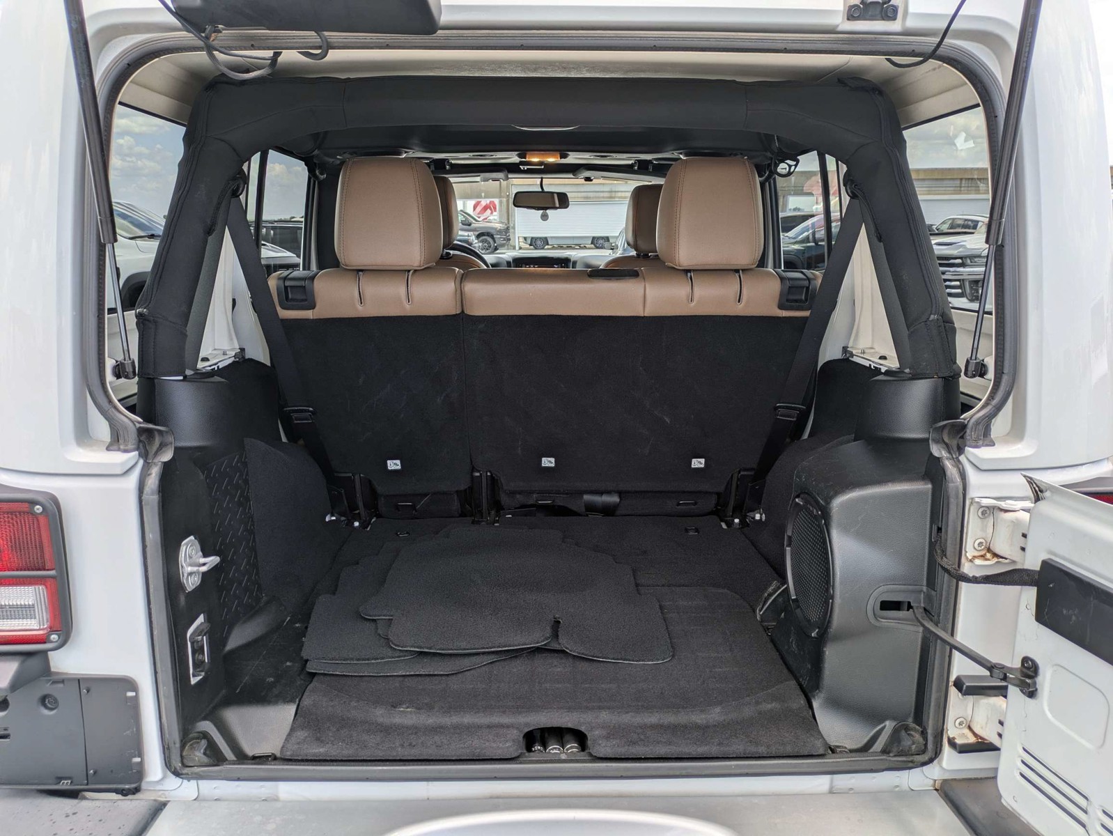 Used 2013 White Jeep Unlimited Sahara image 13