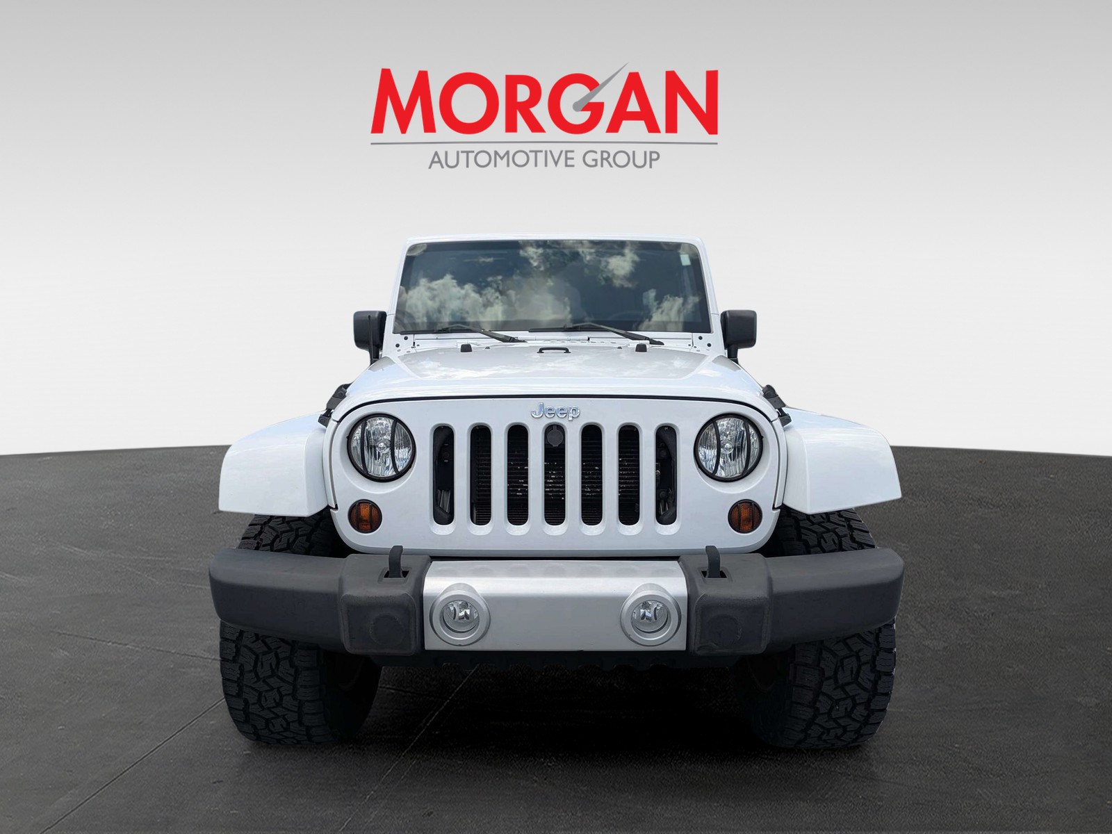 Used 2013 White Jeep Unlimited Sahara image 9