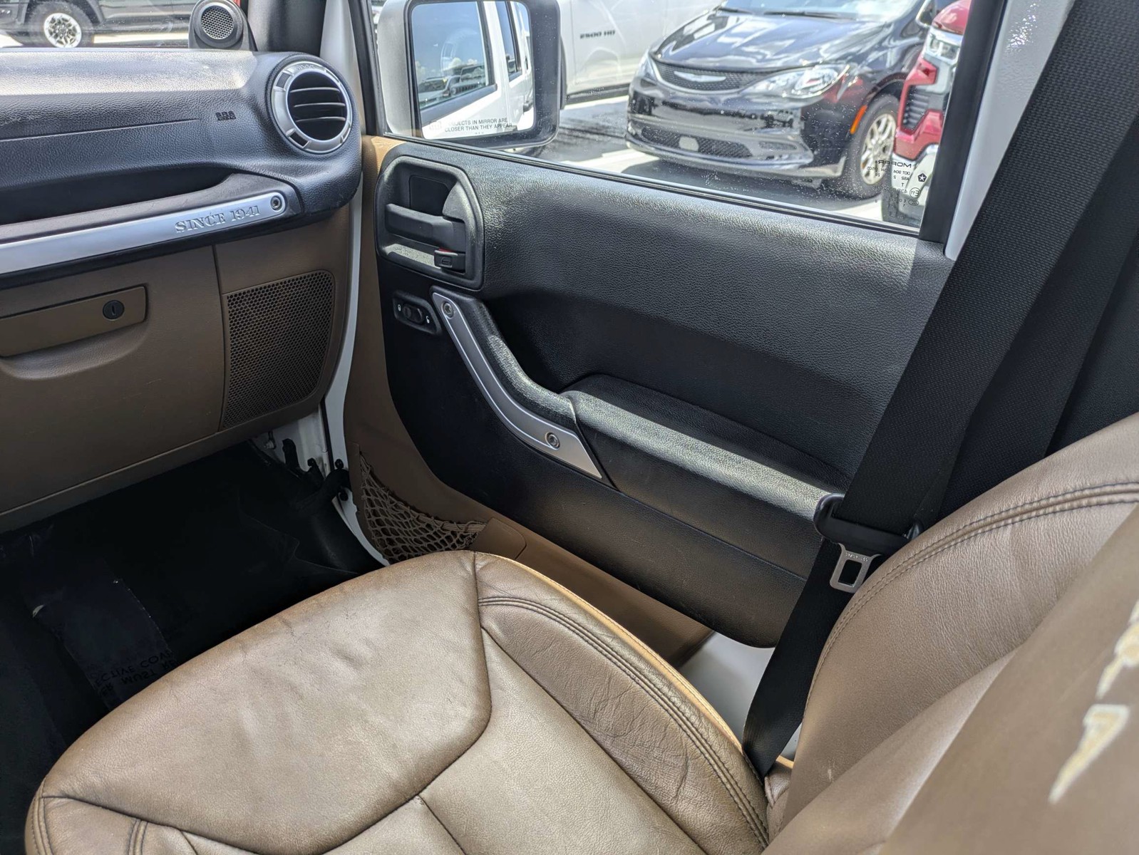 Used 2013 White Jeep Unlimited Sahara image 18