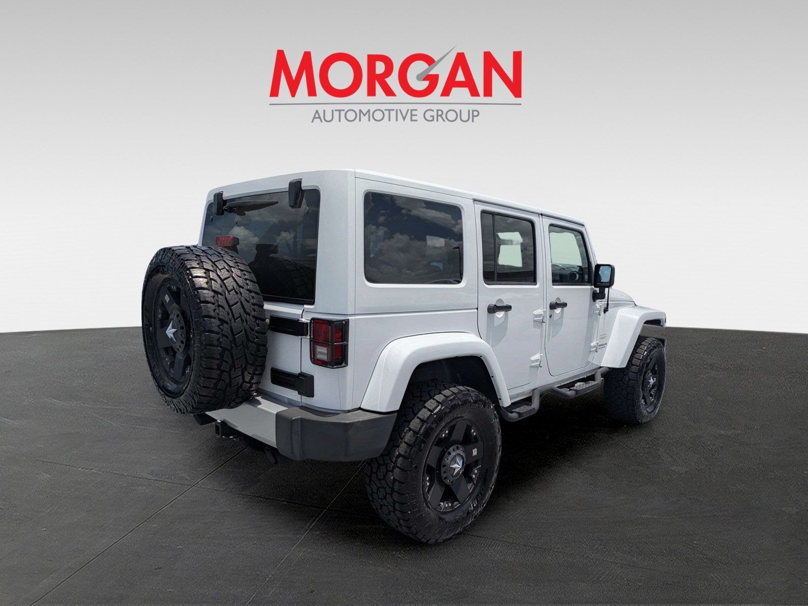 Used 2013 White Jeep Unlimited Sahara image 3